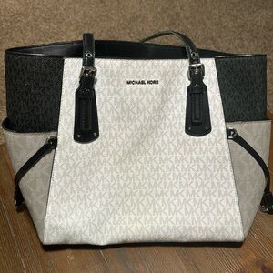 Michael Kors Voyager East West tote